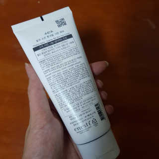 (주)에네스티 에네스티 수안수 실크스킨 풋크림 1+1 — 5점을 준 리뷰어가 2019년 10월 올린 사용 사진