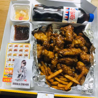 네네치킨 소이크런치윙봉 — 5점을 준 리뷰어가 2020년 3월 올린 사용 사진
