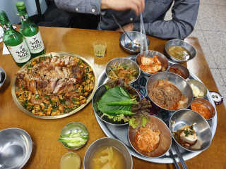 [동네맛집족발] 4개 족발 중 택1 — 5점을 준 리뷰어가 2020년 1월 올린 사용 사진