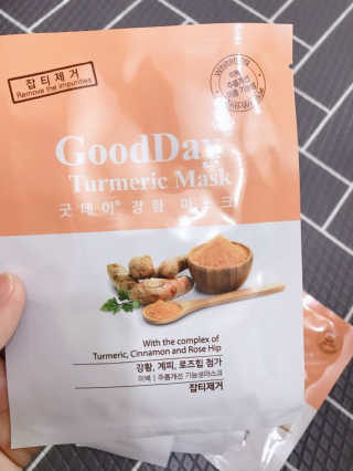GoodDay Skincare GoodDay 강황 마스크 — 5점을 준 리뷰어가 2020년 3월 올린 사용 사진