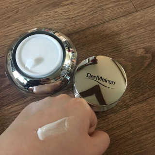 더메이런 에잇콤플렉스 워터드롭 화이트 크림 — 4점을 준 리뷰어가 2017년 4월 올린 사용 사진