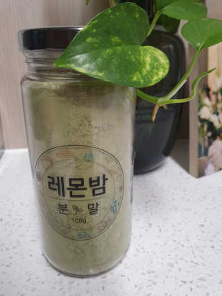 초능력 국내산 레몬밤 분말 — 4.5점을 준 리뷰어가 2019년 8월 올린 사용 사진