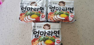 라면 그대로가 제일 맛있는 더엄마라면 — 5점을 준 리뷰어가 2019년 6월 올린 사용 사진