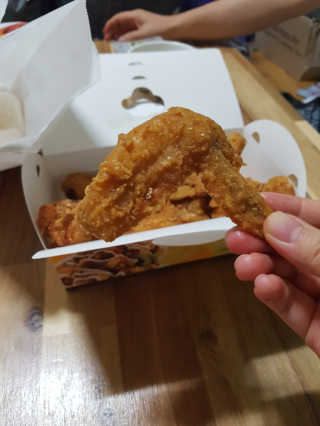 [치킨마루]-  빠사칸윙봉현미 + 콜라 500ml — 5점을 준 리뷰어가 2019년 7월 올린 사용 사진
