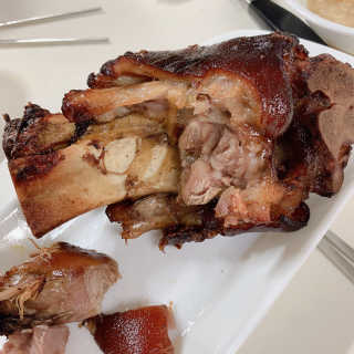 행복먹거리공작소 맥족. 맥주에 빠진 족발 550g + 마늘소스 70g — 5점을 준 리뷰어가 2020년 2월 올린 사용 사진