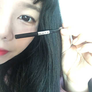 케이트 아이브로우펜슬(브라운색상 1종랜덤) — 5점을 준 리뷰어가 2016년 11월 올린 사용 사진
