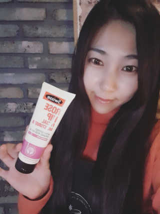 SWISSE 스위스 로즈힙 페이셜 모이스처라이저 로션 — 5점을 준 리뷰어가 2019년 12월 올린 사용 사진