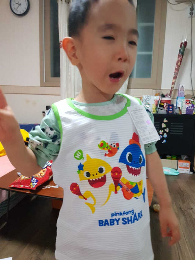 [베이비앤아이] 핑크퐁 아기상어 유아 민소매 상하복 리뷰 사진