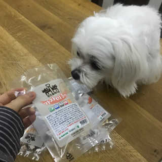 펫츠플레이트 동결건조간식 기호성 테스트 8종 — 4.5점을 준 리뷰어가 2018년 5월 올린 사용 사진