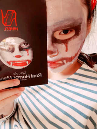 하이힐 리얼 호러마스크팩, HiHEEL REAL HORROR MASKPACK 하이힐 리얼 호러마스크팩-드라큐라 — 4점을 준 리뷰어가 2016년 12월 올린 사용 사진