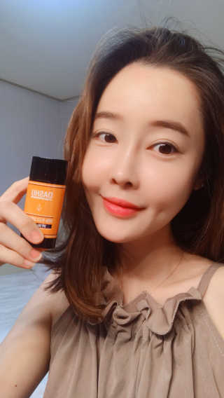 다슈코리아 다슈 데일리 비타플렉스 선스틱 — 5점을 준 리뷰어가 2018년 9월 올린 사용 사진