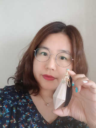 아가타 [AGATHA] 프리미에르 립스틱 — 5점을 준 리뷰어가 2018년 5월 올린 사용 사진