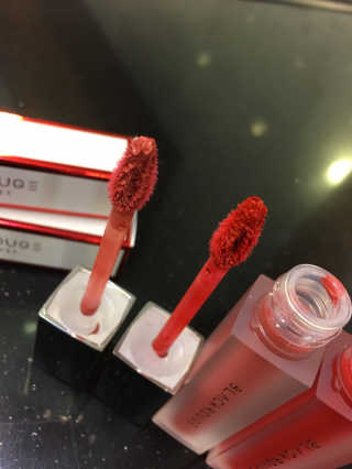 [블랙루즈] 에어 핏 벨벳 틴트4 1+1 — 5점을 준 리뷰어가 2019년 7월 올린 사용 사진
