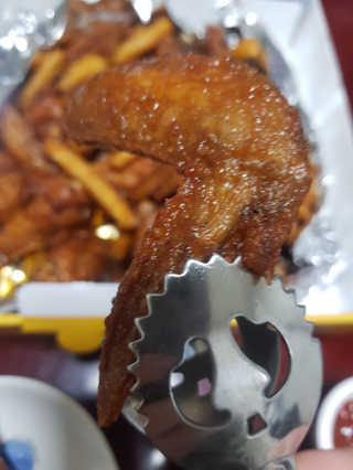 네네치킨 소이크런치윙봉 — 5점을 준 리뷰어가 2020년 3월 올린 사용 사진