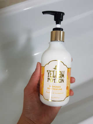 바디홀릭 인샤워 바디퍼퓸 옐로우포션 250ML — 5점을 준 리뷰어가 2019년 4월 올린 사용 사진