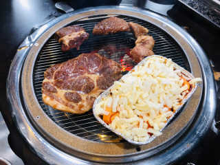 [두툼갈비] 두툼갈비 2인분 + 매콤치즈버섯 set — 5점을 준 리뷰어가 2018년 11월 올린 사용 사진
