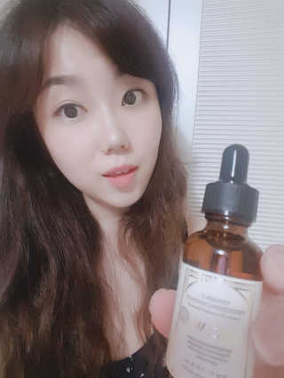 [스킨큐어] 산다화 비타민C 화이트닝 에센스 30ml — 5점을 준 리뷰어가 2019년 7월 올린 사용 사진