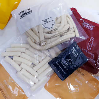 두번째 국떡 국가대표 떡볶이 1팩 + 영미칩 2봉 증정 — 4점을 준 리뷰어가 2019년 2월 올린 사용 사진