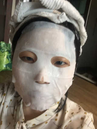 23years old 코쿤 윌로우 실키 마스크 — 5점을 준 리뷰어가 2018년 3월 올린 사용 사진