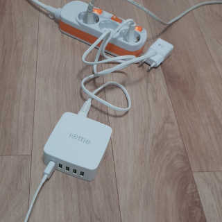 아이오티코리아 아이오티 5포트 USB 멀티 충전기 — 3점을 준 리뷰어가 2019년 2월 올린 사용 사진