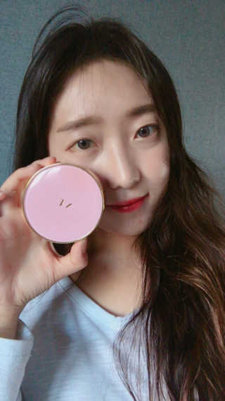 브이티 코스메틱 VT 리얼 콜라겐 팩트 — 3.5점을 준 리뷰어가 2017년 4월 올린 사용 사진