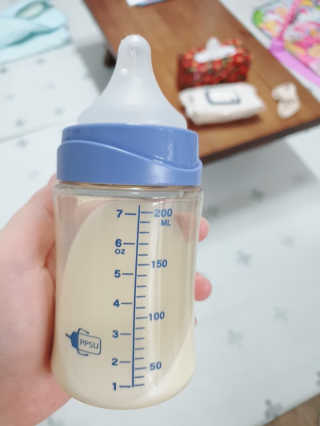 유비맘 PPSU 젖병 노꼭지_200ml_컬러 랜덤 발송 — 5점을 준 리뷰어가 2019년 12월 올린 사용 사진