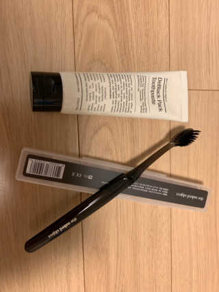 the naked object 디블랙팩치약 디블랙칫솔 세트 — 4.5점을 준 리뷰어가 2020년 1월 올린 사용 사진
