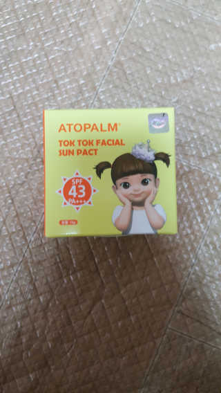 아토팜 톡톡 페이셜 선팩트 SPF43 PA+++ — 5점을 준 리뷰어가 2018년 4월 올린 사용 사진