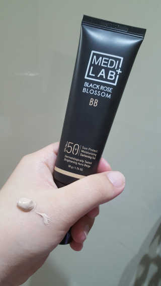데이셀코스메틱 메디 랩 블랙로즈 블로썸 비비 50g — 3.67점을 준 리뷰어가 2017년 6월 올린 사용 사진