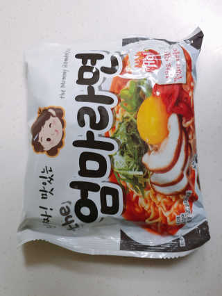라면 그대로가 제일 맛있는 더엄마라면 — 5점을 준 리뷰어가 2019년 9월 올린 사용 사진