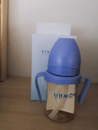 유비맘 샘방지 PPSU 빨대컵_컬러 랜덤 발송 — 5점을 준 리뷰어가 2020년 3월 올린 사용 사진
