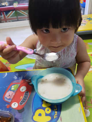 [풀무원] 사골곰탕국밥 황태해장국밥 — 3.83점을 준 리뷰어가 2018년 6월 올린 사용 사진