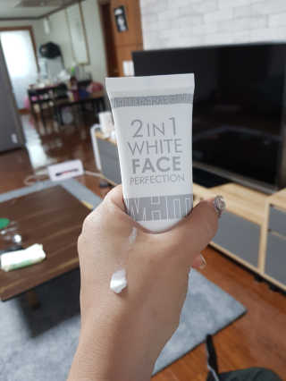 피움 스킨바리스타 2in1 화이트 페이스 퍼펙션 50ml — 4점을 준 리뷰어가 2018년 11월 올린 사용 사진