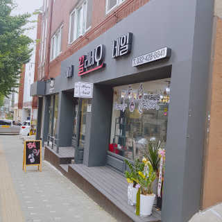[라비르살롱] 기본케어 + 젤네일 — 5점을 준 리뷰어가 2019년 7월 올린 사용 사진