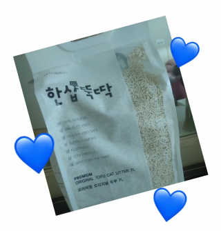 [펫토리아]한삽뚝딱 프리미엄 고양이 두부모래 — 4.5점을 준 리뷰어가 2019년 8월 올린 사용 사진