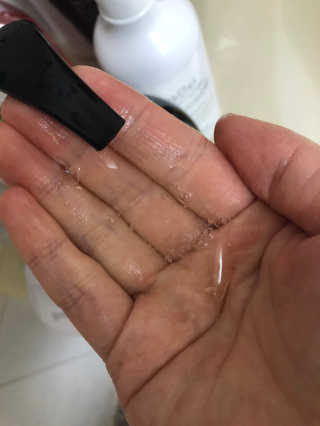 달리프 베러 퍼퓸 샴푸 1000ml 레이니데이 or 일랑로즈 — 5점을 준 리뷰어가 2020년 2월 올린 사용 사진