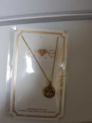 쥬얼카운티 92.5 Silver Byzantine Coin Pendant Necklace — 4점을 준 리뷰어가 2018년 11월 올린 사용 사진