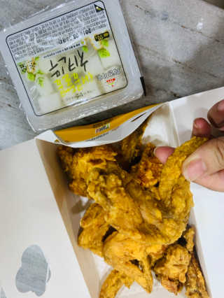 [치킨마루]-  빠사칸윙봉현미 + 콜라 500ml — 5점을 준 리뷰어가 2019년 7월 올린 사용 사진