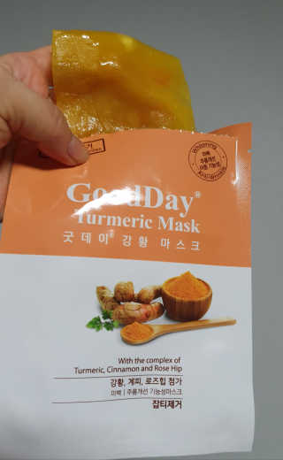 GoodDay Skincare GoodDay 강황 마스크 — 5점을 준 리뷰어가 2019년 9월 올린 사용 사진
