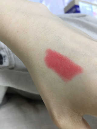 포렌코즈 글램 얼루어 립 크레용 — 4.33점을 준 리뷰어가 2017년 7월 올린 사용 사진