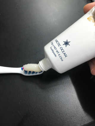아라크리스 아라 크리스 프리미엄 내추럴 치약 — 5점을 준 리뷰어가 2018년 9월 올린 사용 사진