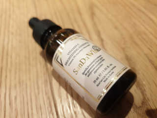 [스킨큐어] 산다화 비타민C 화이트닝 에센스 30ml — 4.5점을 준 리뷰어가 2019년 7월 올린 사용 사진