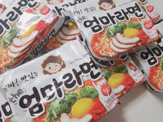 라면 그대로가 제일 맛있는 더엄마라면 — 5점을 준 리뷰어가 2019년 6월 올린 사용 사진
