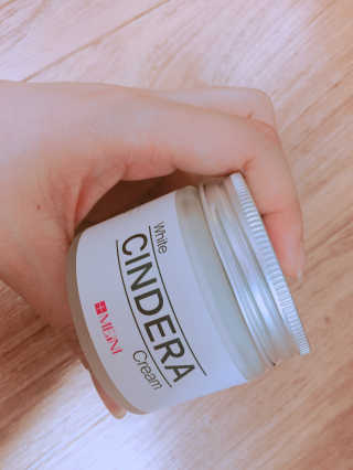 메이니 화이트 신드라 크림 70ml — 3.83점을 준 리뷰어가 2018년 4월 올린 사용 사진