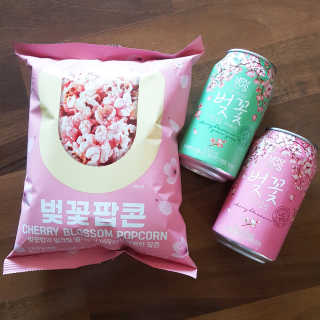GS25 벚꽃 팝콘 + 벚꽃스파클링 + 벚꽃 청포도 에이드 — 5점을 준 리뷰어가 2018년 3월 올린 사용 사진