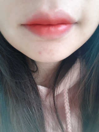 [블랙루즈] 에어 핏 벨벳 틴트 시즌2 中 택1+랜덤1 — 4점을 준 리뷰어가 2018년 10월 올린 사용 사진