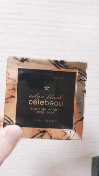 셀레뷰 블랙 세럼 팩트 — 4.83점을 준 리뷰어가 2017년 9월 올린 사용 사진