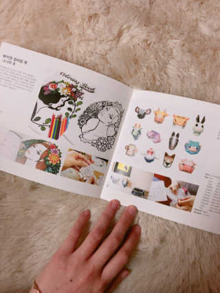 DNA디자인스튜디오 데코폴리 스티커 컬러링 북 — 3.5점을 준 리뷰어가 2019년 4월 올린 사용 사진