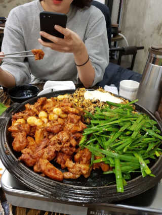 고향원조숯불닭갈비 [고향산천원조숯불닭갈비] 뼈없는 숯불닭갈비 2인세트 — 5점을 준 리뷰어가 2018년 9월 올린 사용 사진