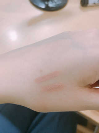 헤이미쉬 데일리즘 코랄릭 스틱 아이 섀도우 — 4.67점을 준 리뷰어가 2018년 3월 올린 사용 사진
